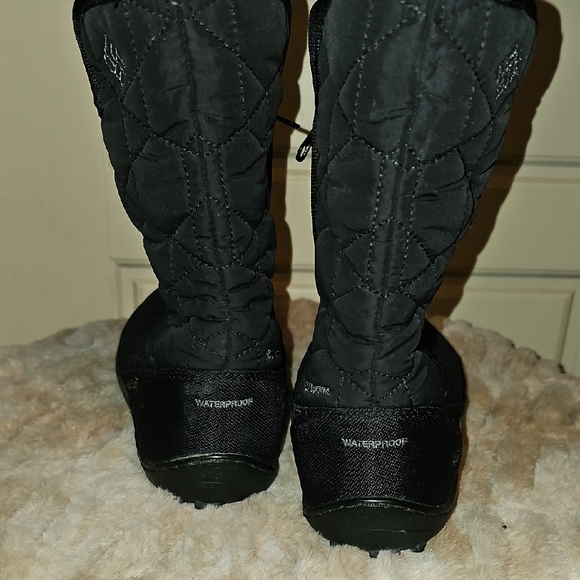 Columbia Women's Black and Red Quilted Boots Woth Omniheat Size 10 - Picture 3 of 9